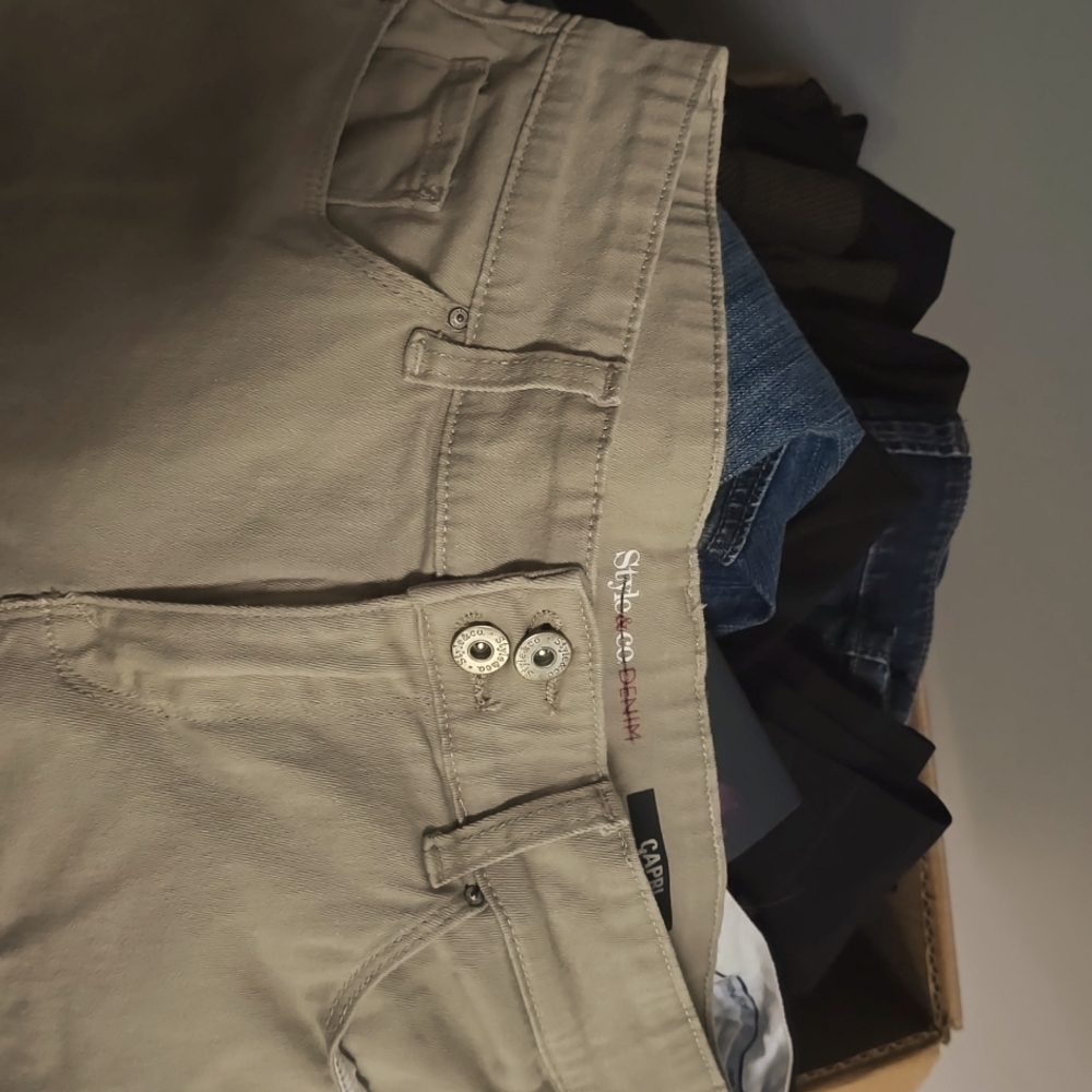 Khaki Capri Size 8